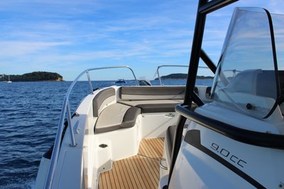 Speedboat deck and seating