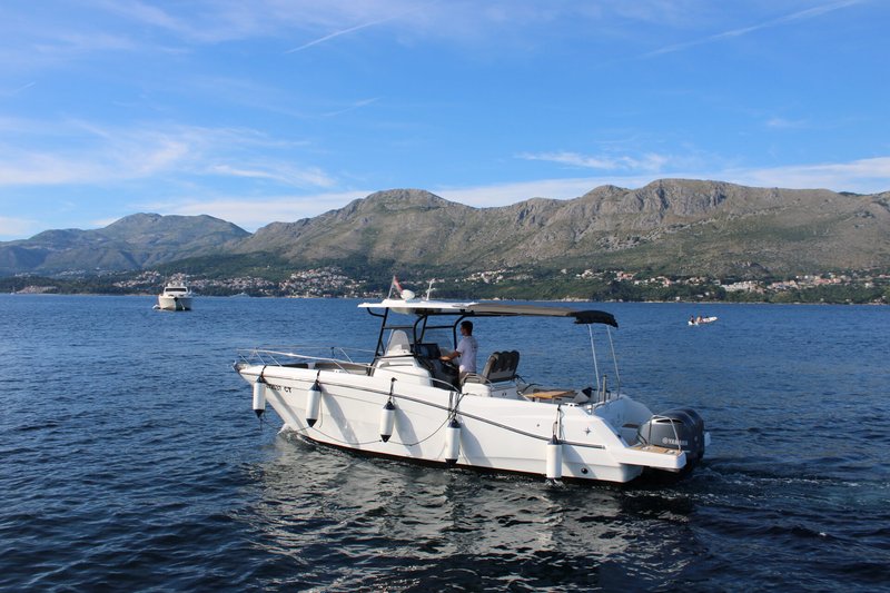 Jeanneau Cap Camarat speedboat